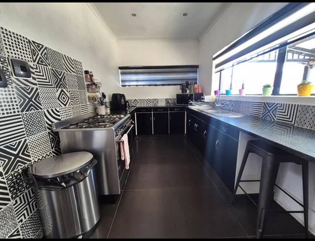 3 BEDROOM HOUSE FOR SALE IN SOUTH CREST